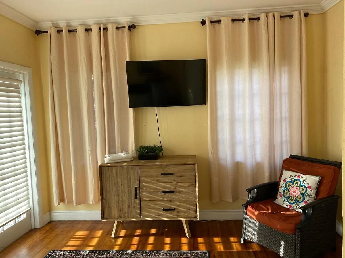 Island Vibes Point Of View- Near Beach & Airport Nassau Appartamento